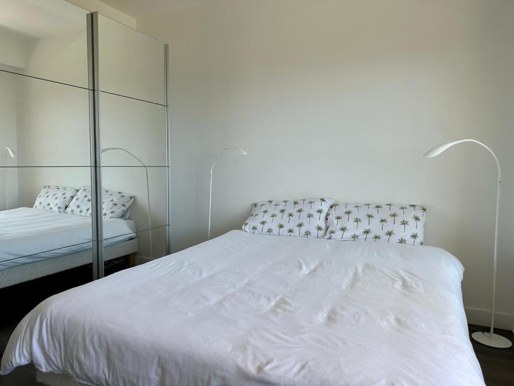 Bel Appartement Avec Vue Mer Villeneuve-Loubet Exterior photo
